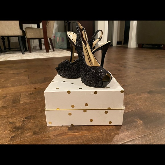 Shoes - Picture 2 of 3